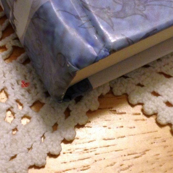 Large Print Amish Inspirational Fiction, An Amish Christmas - Picture 7 of 8